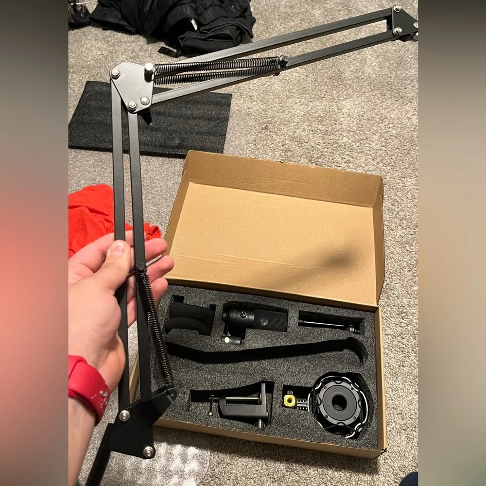 USB condenser microphone with boom arm
